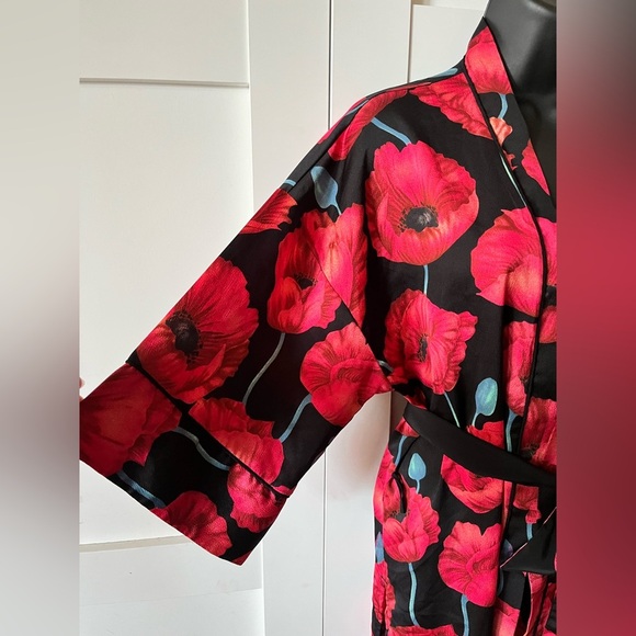 H&M Red and Black Floral Kimono Top - Picture 2 of 4